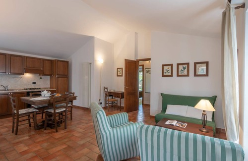 Ponte di Gabbiano Apartment | Lovely apartment for 4 guests with A/C, pool, WIFI, TV, pets allowed and parking, close to Siena