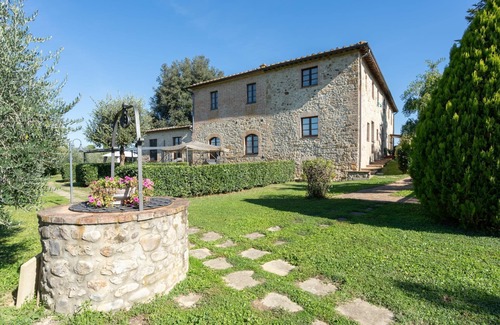Ponte di Gabbiano Apartment | Lovely apartment for 4 guests with A/C, pool, WIFI, TV, pets allowed and parking, close to Siena