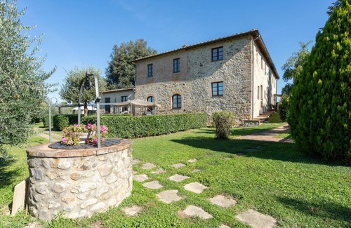 Ponte di Gabbiano Apartment | Lovely apartment for 3 people with WIFI, A/C, pool, TV, pets allowed and parking, close to Siena
