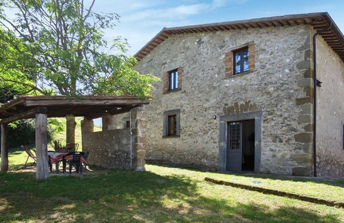 Bagnoregio Villa | Lovely apartment in villa for 2 guests with WIFI, pool and patio