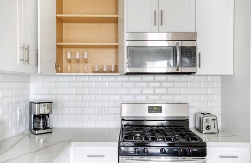 Koreatown Apartment | Lovely Koreatown 1BR w/Gym & W/D, walk to Wilshire Blvd, by Blueground
