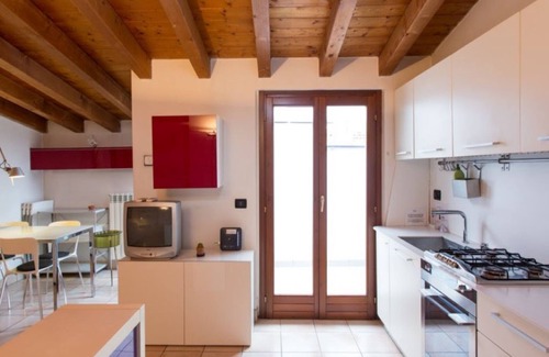 Affori Apartment | Lovely one-bedroom apartment with two balconies in the lively Dergano area.