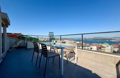 Gumussuyu Mahallesi Apartment | Lovely Penthouse, Sea View&Terrace in Taksim