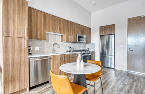 Centennial Apartment | Lovely Redwood City 1BR w/Gym & W/D, walk to Caltrain, by Blueground