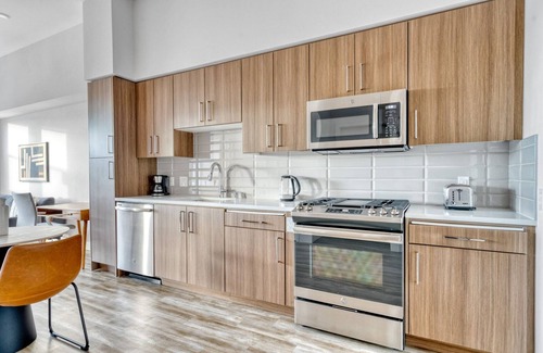 Centennial Apartment | Lovely Redwood City 1BR w/Gym & W/D, walk to Caltrain, by Blueground