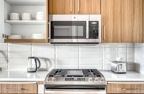 Centennial Apartment | Lovely Redwood City 1BR w/Gym & W/D, walk to Caltrain, by Blueground