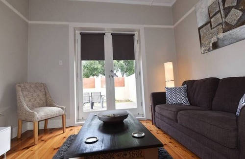 Warradale House | Lovely Renovated Bungalow close to SA Aquatic Ctr