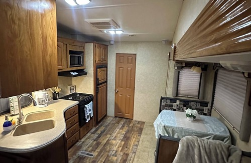 Cleburne House | Lovely RV with AC in charming Cleburne