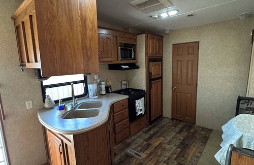 Cleburne House | Lovely RV with AC in charming Cleburne
