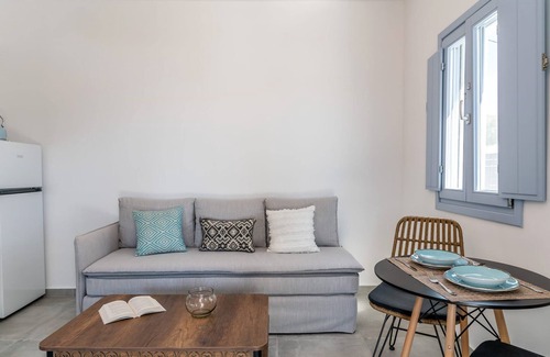 Emporio Villa | Lovely Santorini Villa | 1 Bedroom Villa | Private Pool & Beautiful Location |.