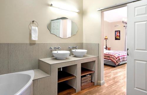 Franschhoek House | Lovely self-catering home, in quiet area, 10 minutes walk to restaurants no01