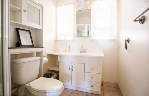Northeast House | Lovely & Spacious 2 Bedroom With Fireplace F