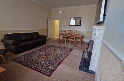 Old Town Apartment | Lovely Spacious Flat in Central Edinburgh Walk Any Where