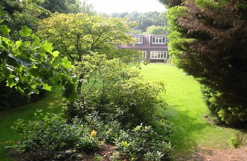 Barnet House | Lovely, spacious home with huge rear garden
