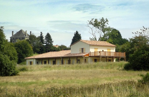 Brossac House | Lovely spacious house, sleeps 14 guests, private saline pool, close to lake