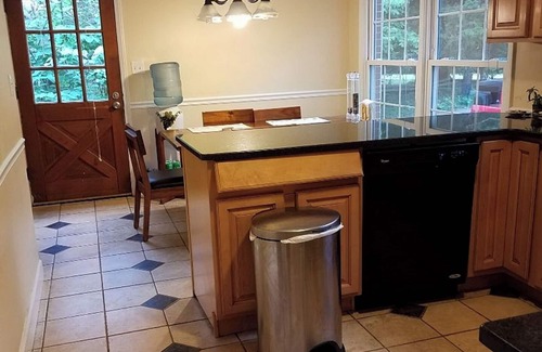 North Garrett Road House | Lovely, Spacious & Sunny: Sleeps 6 - Near Duke, UNC & Downtown Durham w/Nature!
