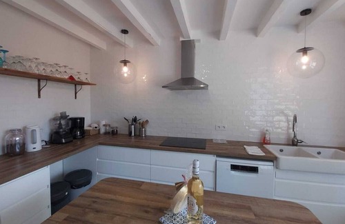 Allemans House | Lovely stone country house + guest house on a 4-ha estate with pool & jacuzzi