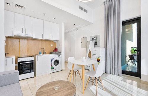 Deira Apartment | Lovely Studio with Pool and Gym