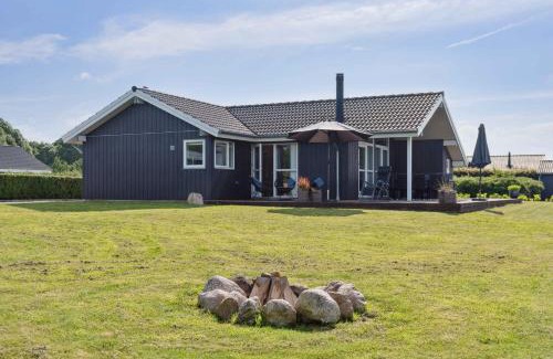 Flovt Strand House | Lovely Summer House In Haderslev