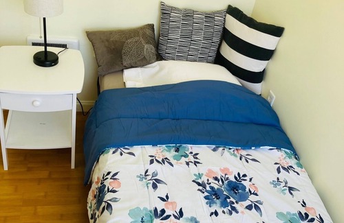 Upper Telegraph Condo | Lovely Sunny 2- Bedroom Apartment in South Berkeley
