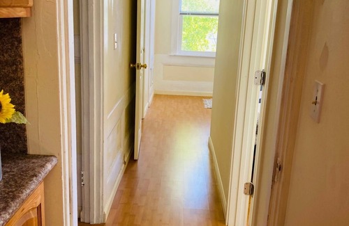 Upper Telegraph Condo | Lovely Sunny 2- Bedroom Apartment in South Berkeley