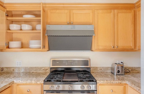 Sunnyvale House | Lovely Sunnyvale 3BR w/Parking & A/C, nr Tech Hub, by Blueground