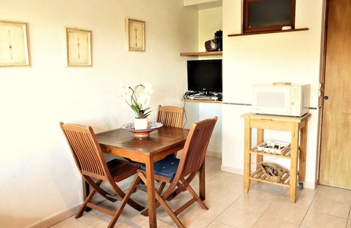Bormes-Les-Mimosas Apartment | Lovely T2 property secure private parking in a peaceful location