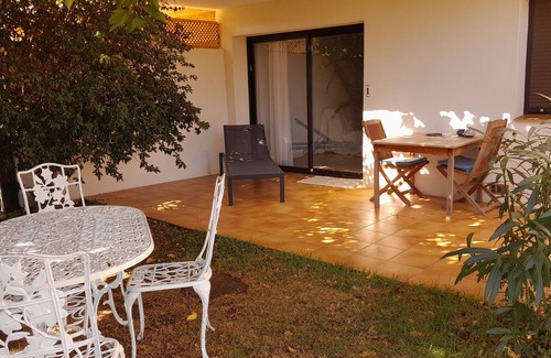 Bormes-Les-Mimosas Apartment | Lovely T2 property secure private parking in a peaceful location