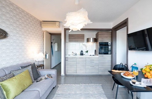 Juan-les-Pins Apartment | Lovely Terrace 2B - One Bedroom Apartment, Sleeps 4