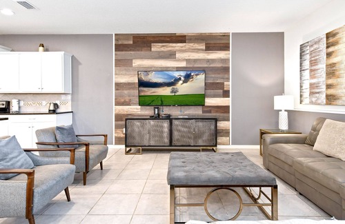 Four Corners House | Lovely themed 9BR House - Unique Game Room, Pool + Hot Tub - Ideal for families!