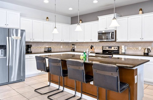 Four Corners House | Lovely themed 9BR House - Unique Game Room, Pool + Hot Tub - Ideal for families!