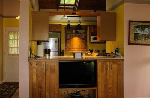 Maunaloa Apartment | Lovely Tropical Condo w/Shared Pool, Private Washer and Dryer, Free WiFi, Lanai