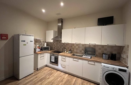 Central Aberdeen Apartment | Lovely Twin 2-flats Condo In Aberdeen-no Party