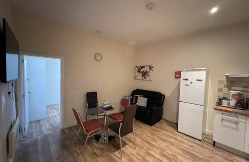 Central Aberdeen Apartment | Lovely Twin 2-flats Condo In Aberdeen-no Party