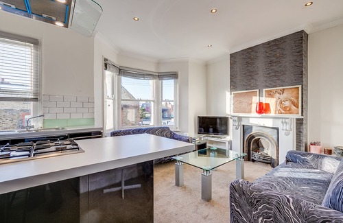 Clapham Apartment | Lovely Two-Bedroom Apartment in a Prime Location Between the Commons