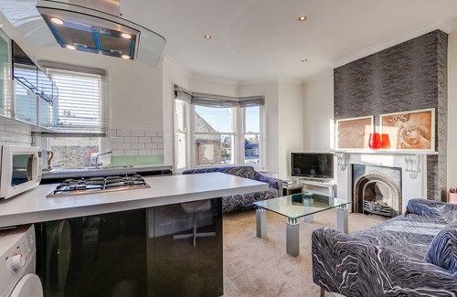 Clapham Apartment | Lovely Two-Bedroom Apartment in a Prime Location Between the Commons