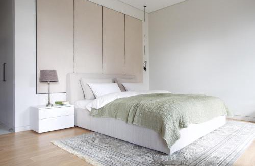 Kyiv Apartment | Lovely Uncle Botanical Gardens Studio w Balcony