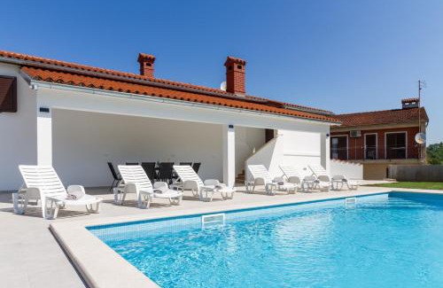 Bokordici Villa | Lovely VILLA Piljan with a private swimming POOL