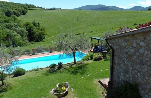 Avigliano Umbrio Villa | Lovely villa with pool near Todi and Orvieto. Ideal for families and larg groups