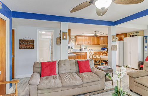 Palm Harbor House | Lovely waterfront home with balcony, full kitchen, & dog-friendly