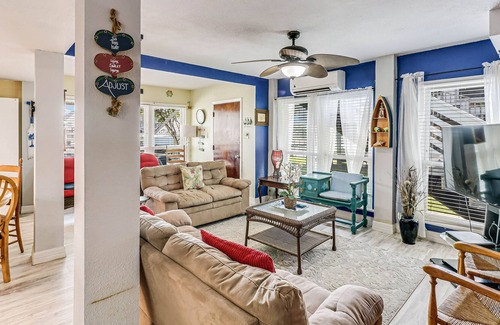 Palm Harbor House | Lovely waterfront home with balcony, full kitchen, & dog-friendly
