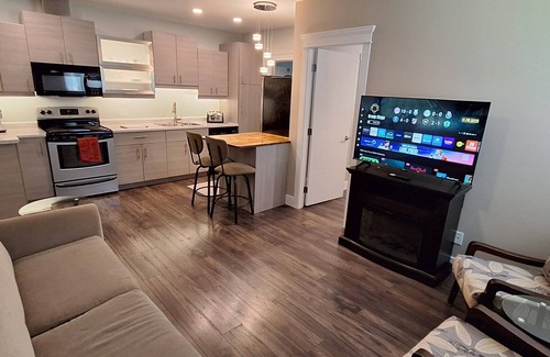 Rutland Apartment | Lovely welcoming Guest Apartment in Kelowna, BC. Beach 10 Min. Big White 35 Min