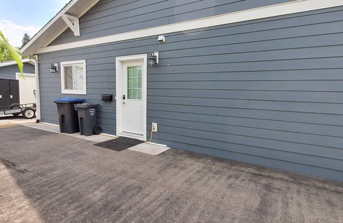 Rutland Apartment | Lovely welcoming Guest Apartment in Kelowna, BC. Beach 10 Min. Big White 35 Min