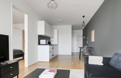 Favoriten Apartment | Lovely Wieden 1BR w/Balcony, Gym, Elevator, walk to U-Bahn, by Blueground