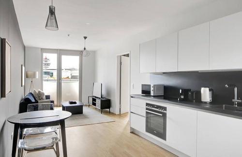 Favoriten Apartment | Lovely Wieden 1BR w/Balcony, Gym, Elevator, walk to U-Bahn, by Blueground