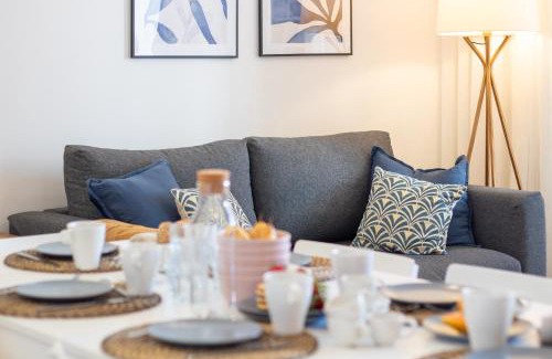 Centro / Baixa Apartment | LovelyStay - Dirk Apartment Almada 3º T