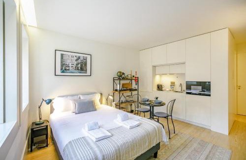 Centro / Baixa Apartment | LovelyStay - Taipas Studio with AC