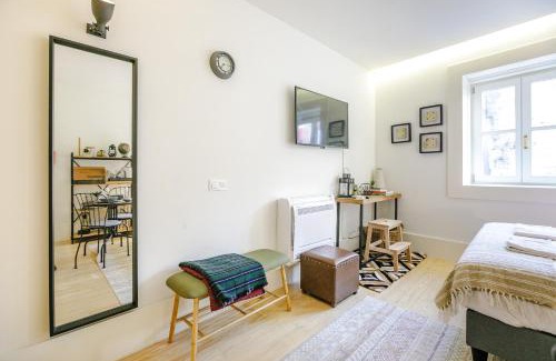 Centro / Baixa Apartment | LovelyStay - Taipas Studio with AC