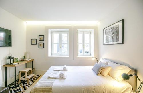 Centro / Baixa Apartment | LovelyStay - Taipas Studio with AC