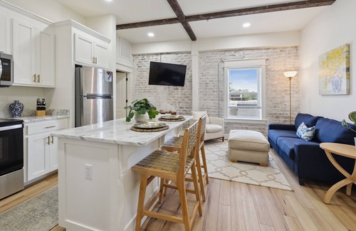 Laurel Apartment | Loving Loft Suite, Laurel, Coffee Bar, Walkable